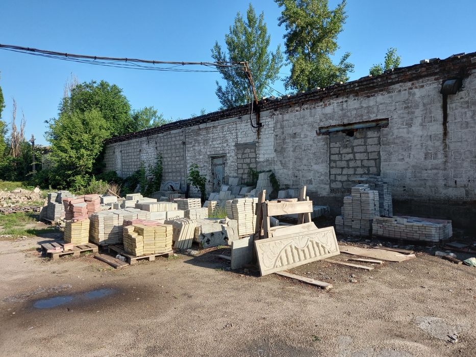 Продам промышленную базу (земля + помещение)