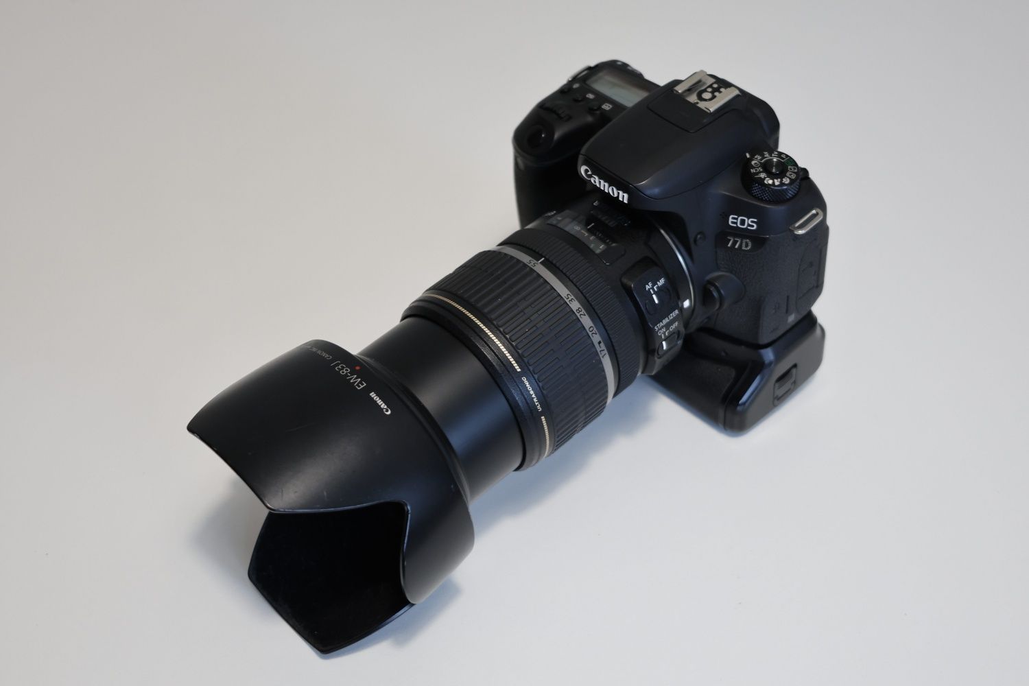 Canon 77D + Canon 17-55 2.8 IS USM + Grip