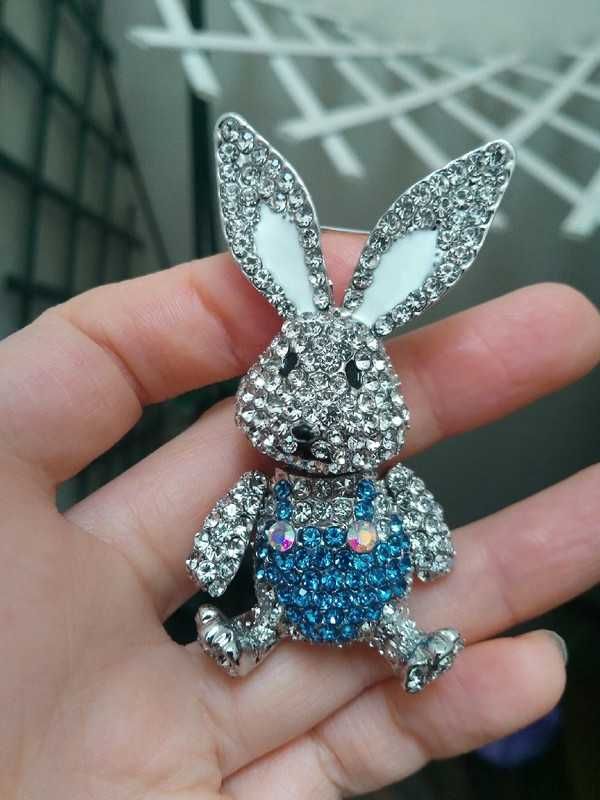 Pendente ou broche / alfinete em forma de coelho articulado 3D