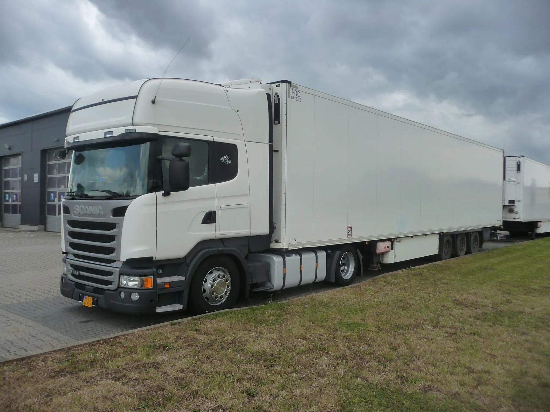 Scania R410  Scania 2017 Schmitz 2016 Carier