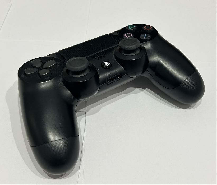 Playstation 4 pro+ pad dualshock+gra