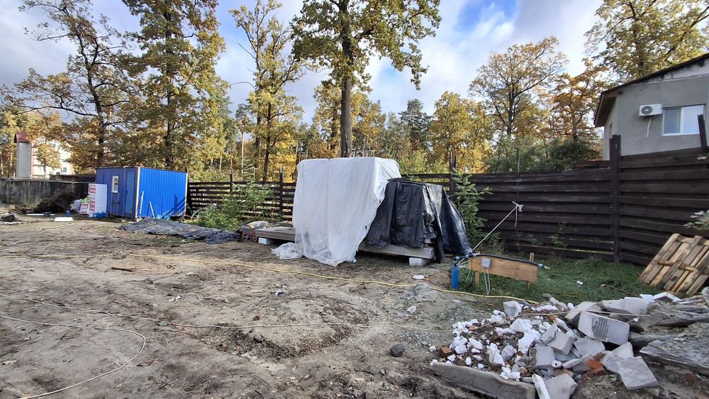 Таунхаус в Лісовій Бучі з великим подвір'ям та коморами, є розтермін.!