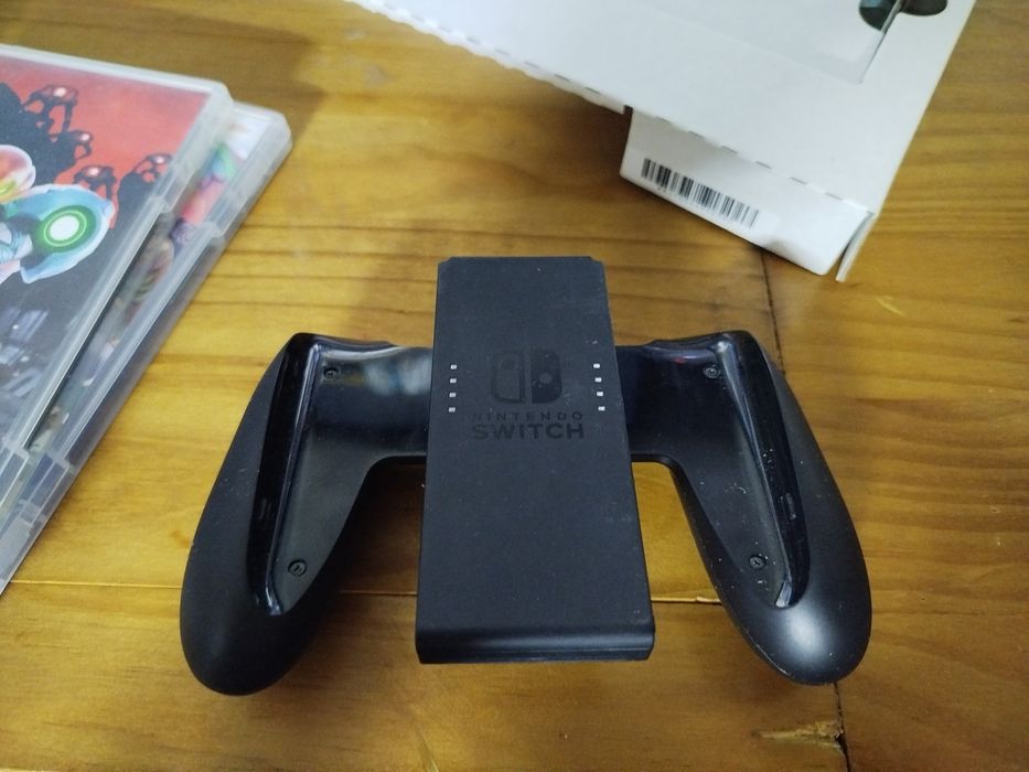 Nintendo switch 1 ( versão animal crossing) ( VENDO APENAS EM ÉVORA )