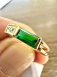 Золотое кольцо с бриллиантами и изумрудом р.16,8 0,26 ct