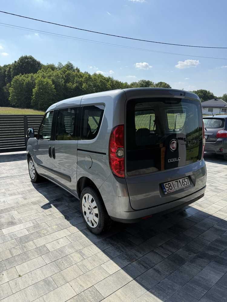 Fiat Doblo MiniVan 1.4 T-Jet 2013 | 249 000 km Srebrny | 1 Właściciel