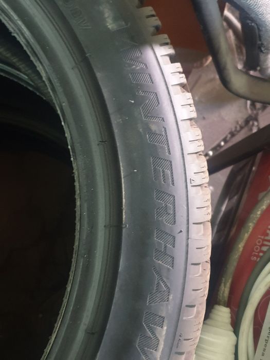 Продам зимову резину 235/45 R18 Firestone Winterhaw 4 (22-23р.в.) 8мм.