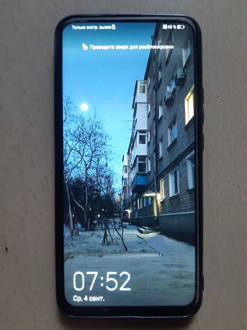 Продам телефон в отличном состоянии HUAWEI.