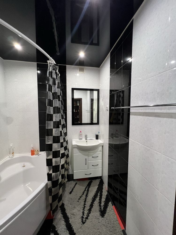 Простора 2-кімнатна з ремонтом,  73 м², 3 поверх. Старобілоуська