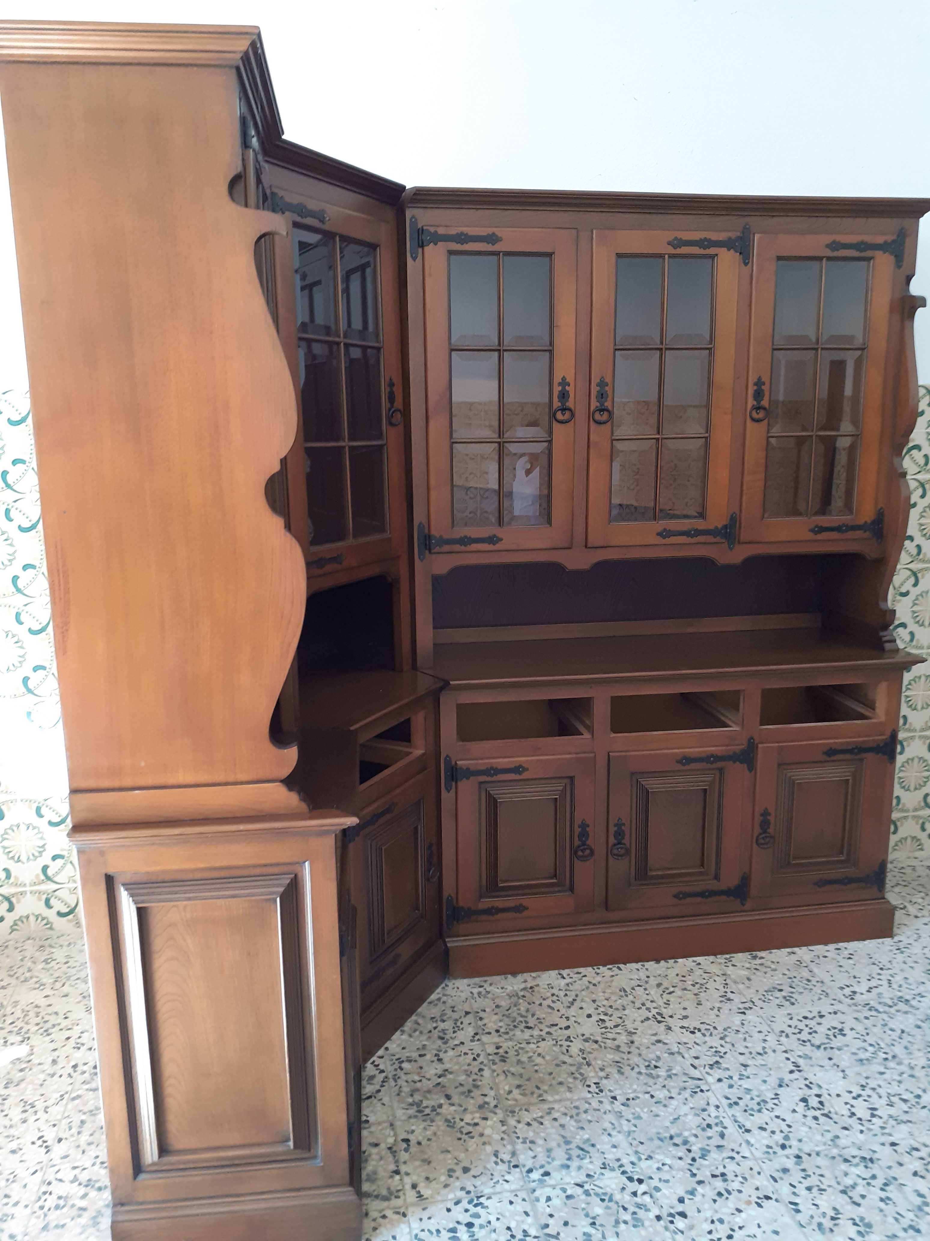 Móvel de canto em pinho