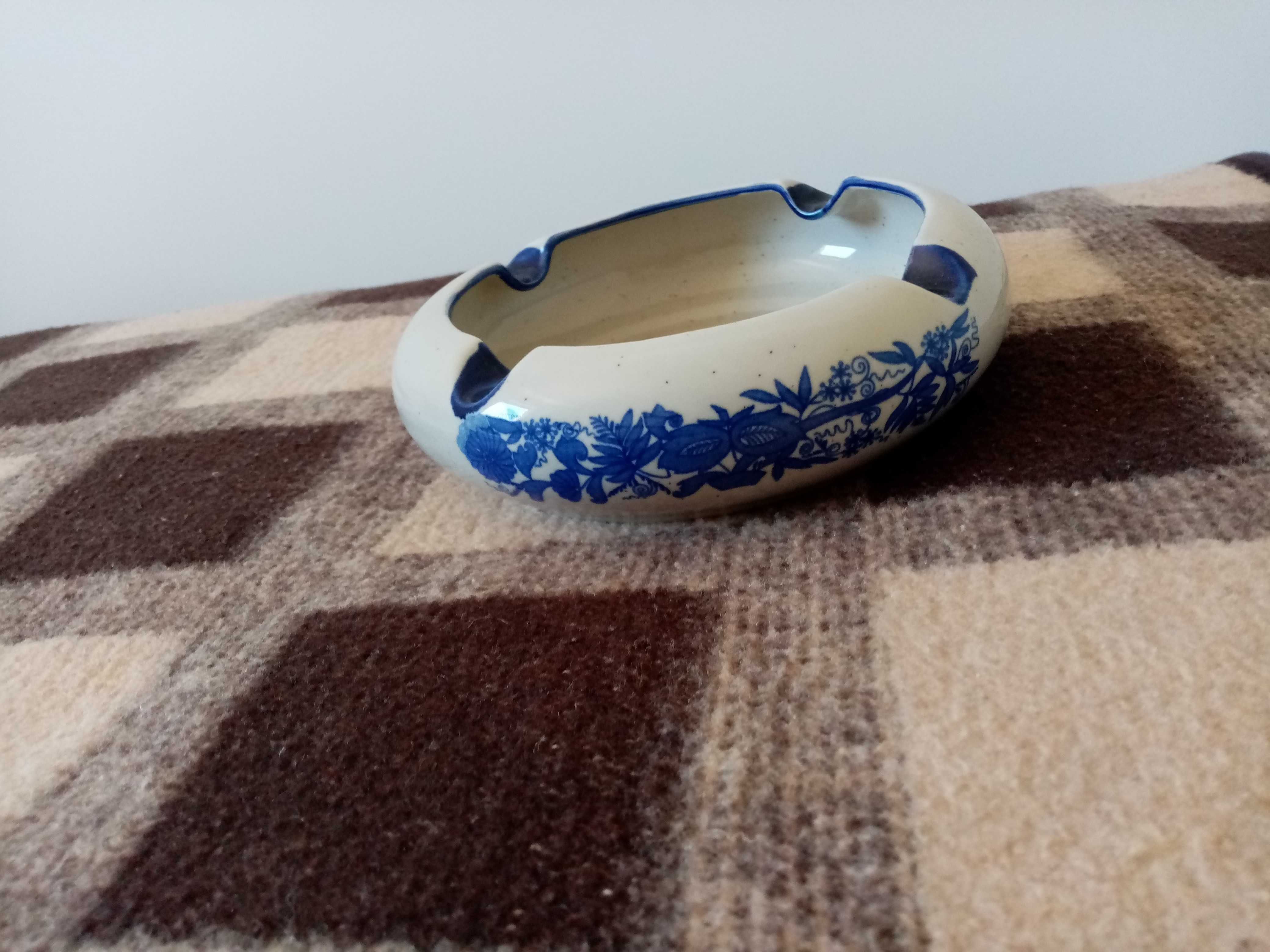 Cinzeiro de porcelana