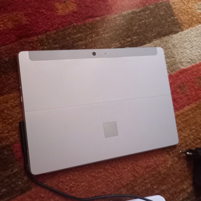 Продам терміново surface go 2