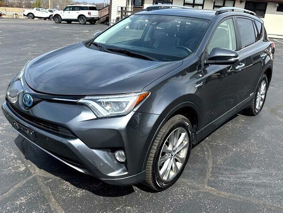 Toyota RAV4 Hybrid XLE      2017