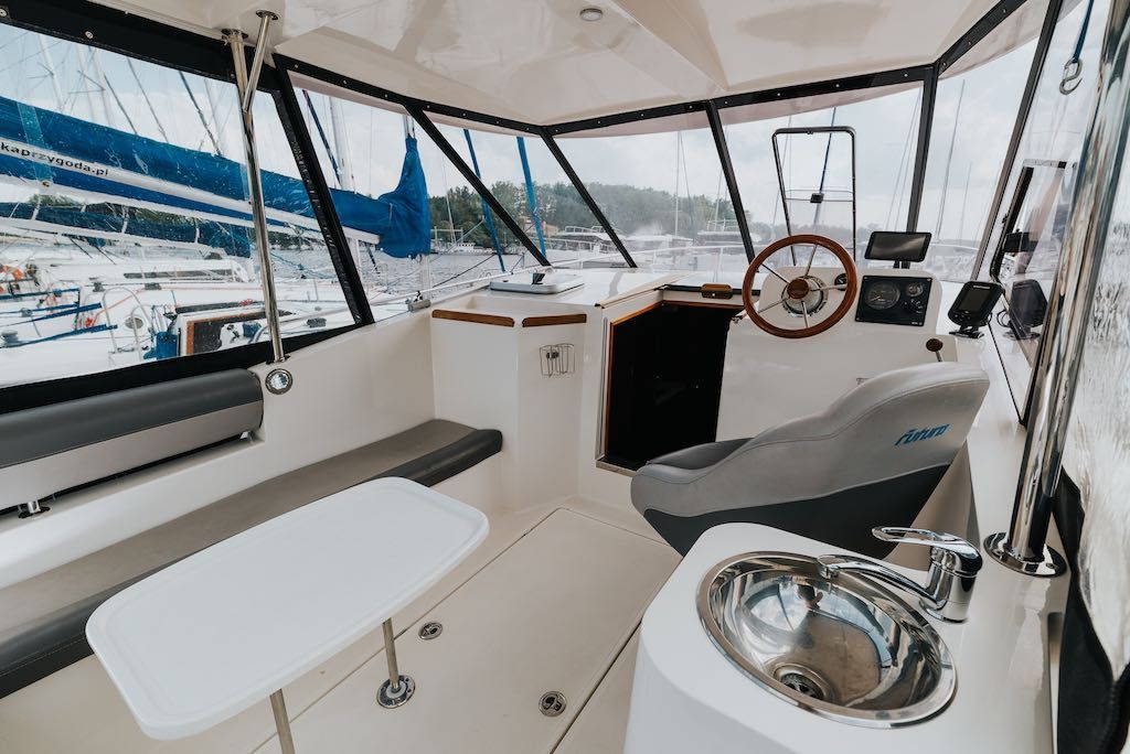 Czarter jachtu motorowego houseboat Futura 860, Stillo 30, Mazury