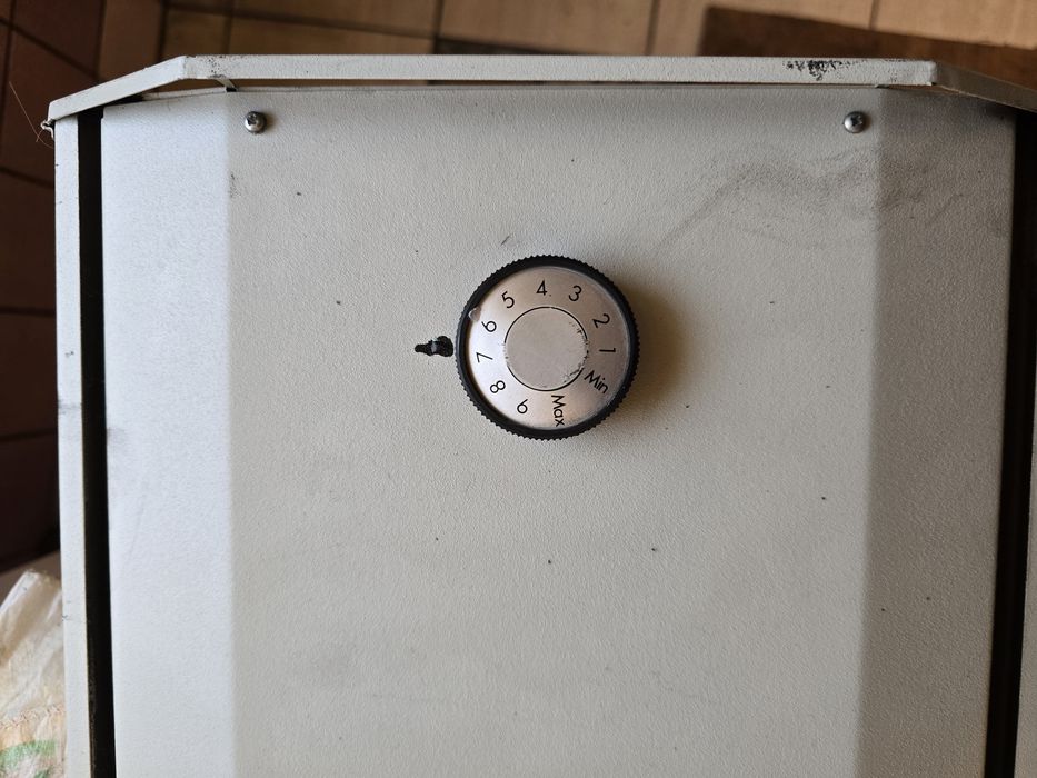 grzejnik panelowy elektryczny naścienny
