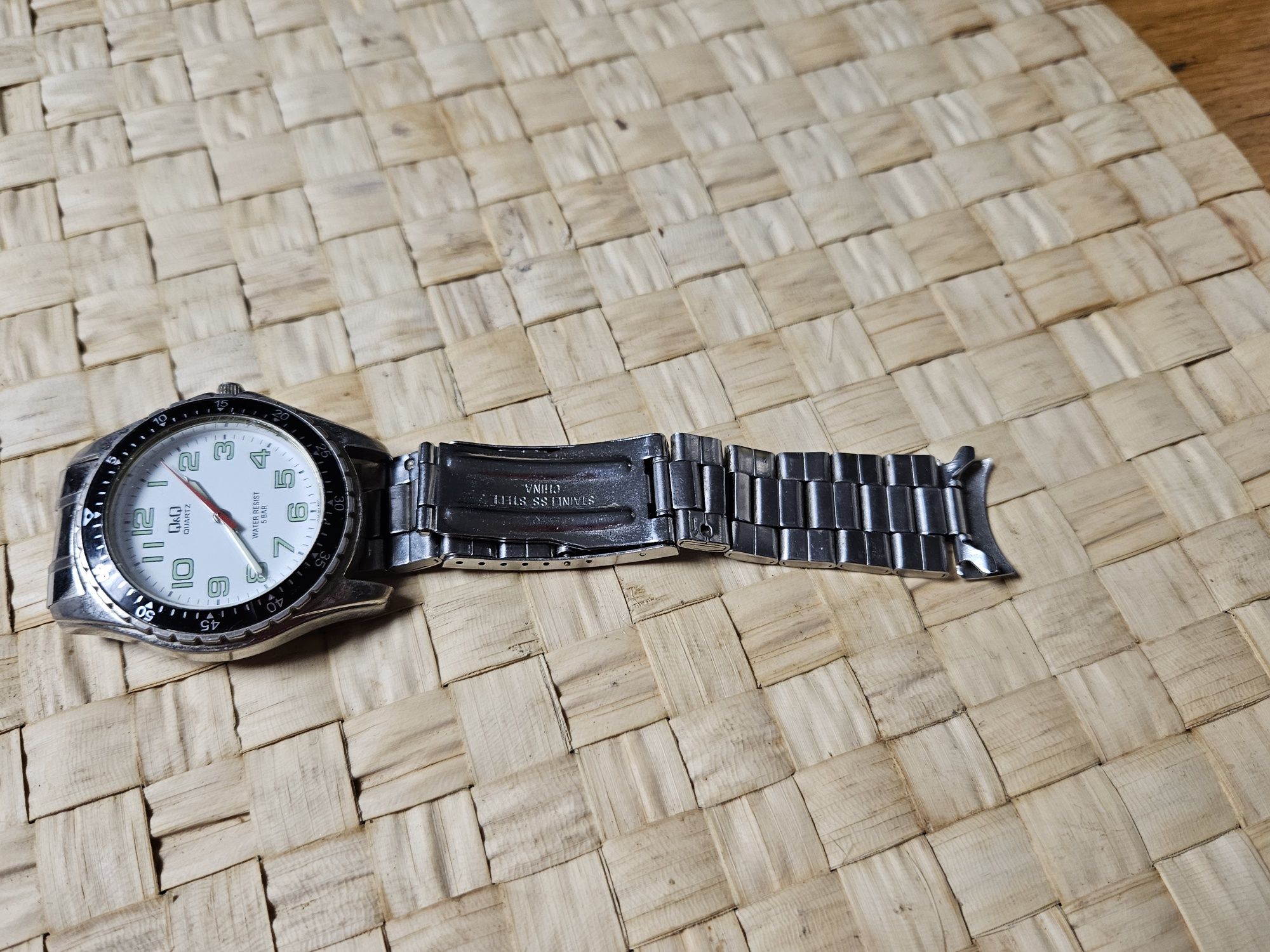 Zegarek  Quartz  z bransoletą