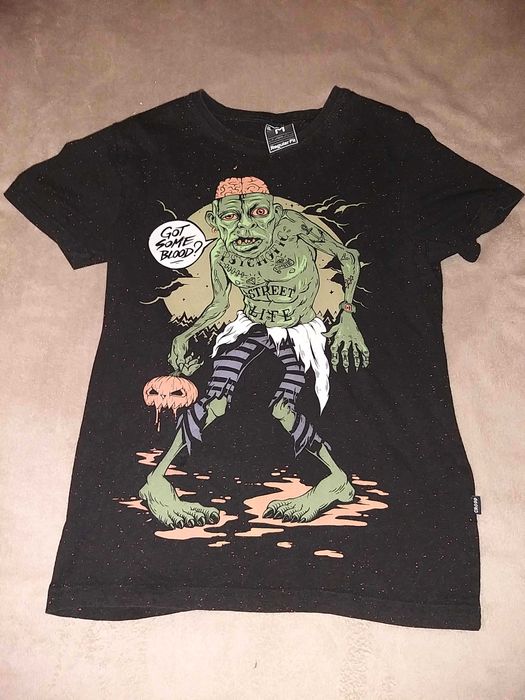 Koszulka z nadrukiem zombiaka