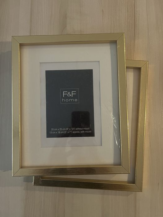 Ramki na zdjęcia złote