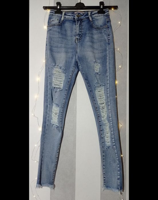 Jeansy spodnie skinny niebieskie z przetarciami Daysie S