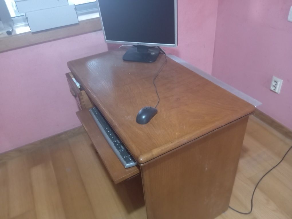 Secretária mais cadeira