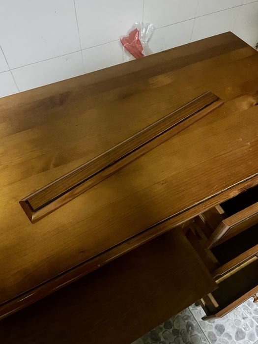 Secretária de madeira maciça