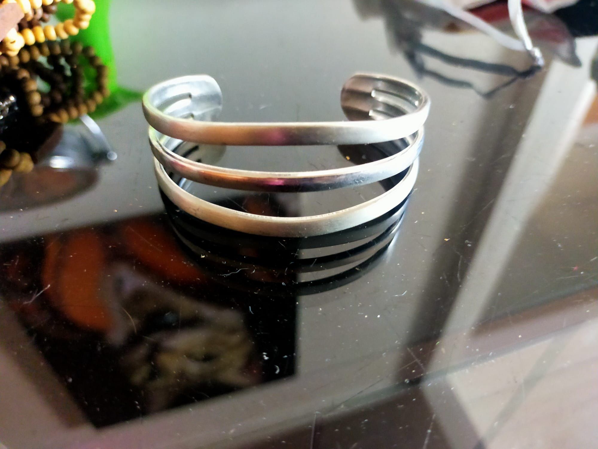 Pulseira prateada aberta