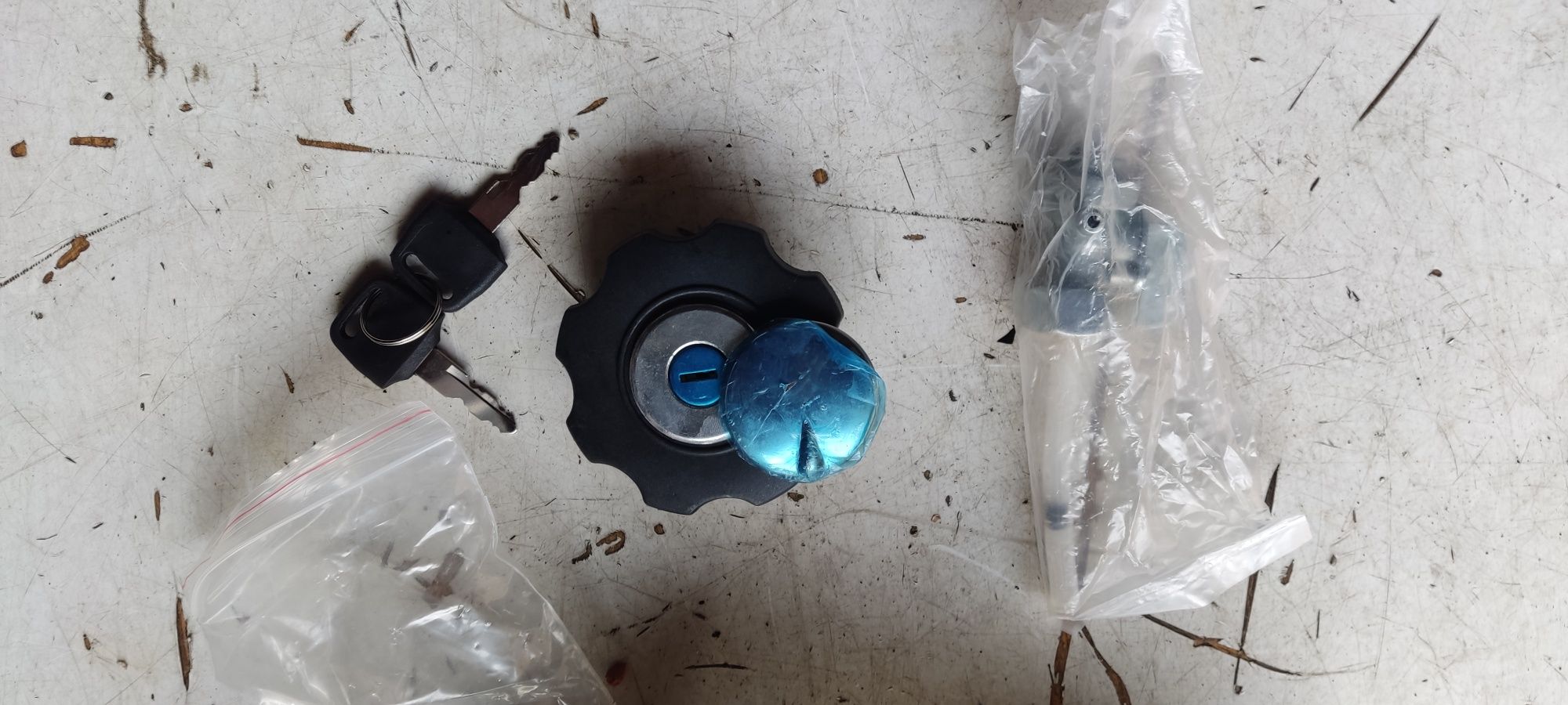 Bak zbiornik scrambler custom korek kranik kluczyki