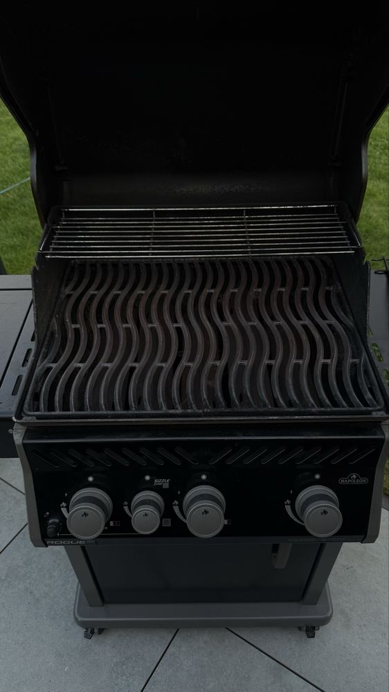 Grill Gazowy Napoleon Rogue XT425 Sizzle Zone, butla gaspol, pokrowiec