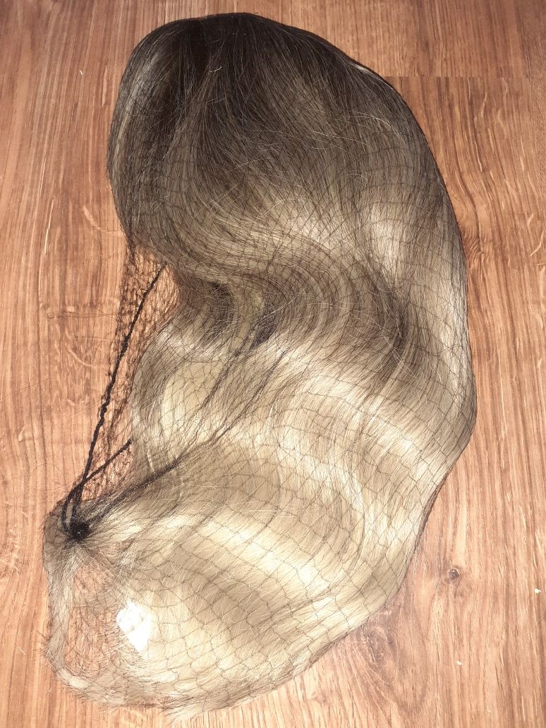 Peruka blond z szarym