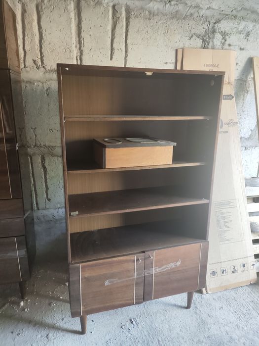 Продам стінку Шкаф полки сервант стіл