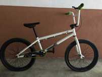Bicicleta Bmx branca