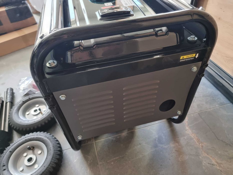 Agregat prądotwórczy Bradzetz BZ9380XC 7,1 kW 400V 50Hz 230V 4-suw AVR