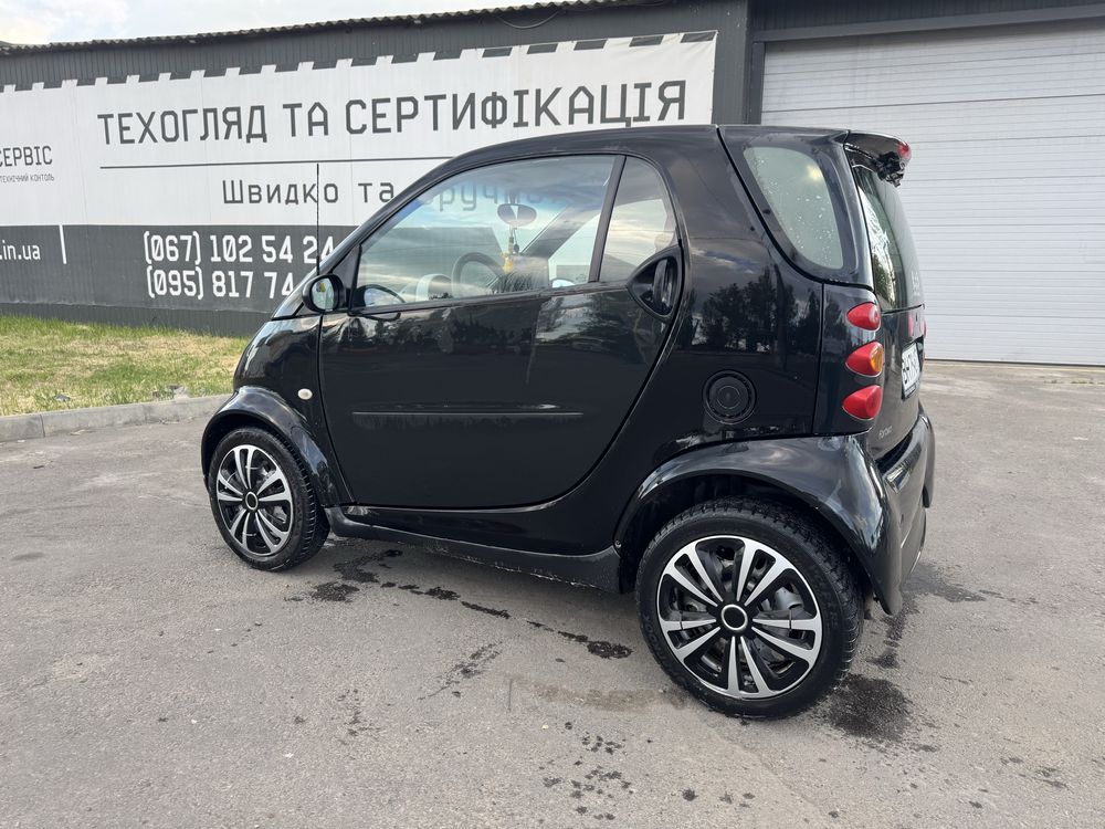 Автомобіль Smart ForTwo