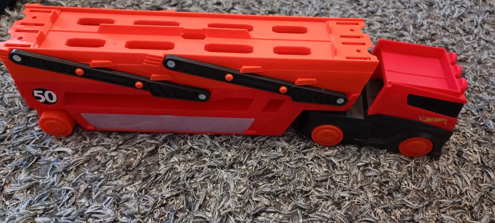 Іграшки Хотвілс (Акула та Фура)