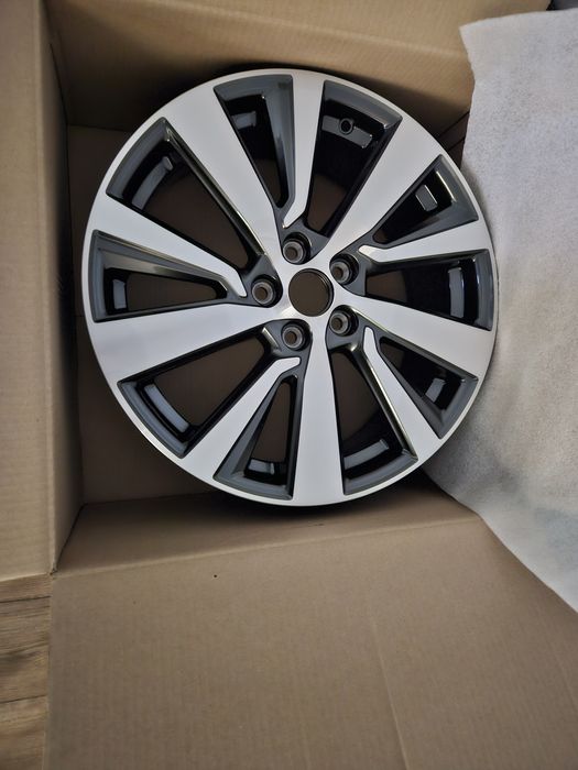 Ford Obręcz aluminiowa 18" wzór 5x2-ramienny, Pearl Gray/Machined