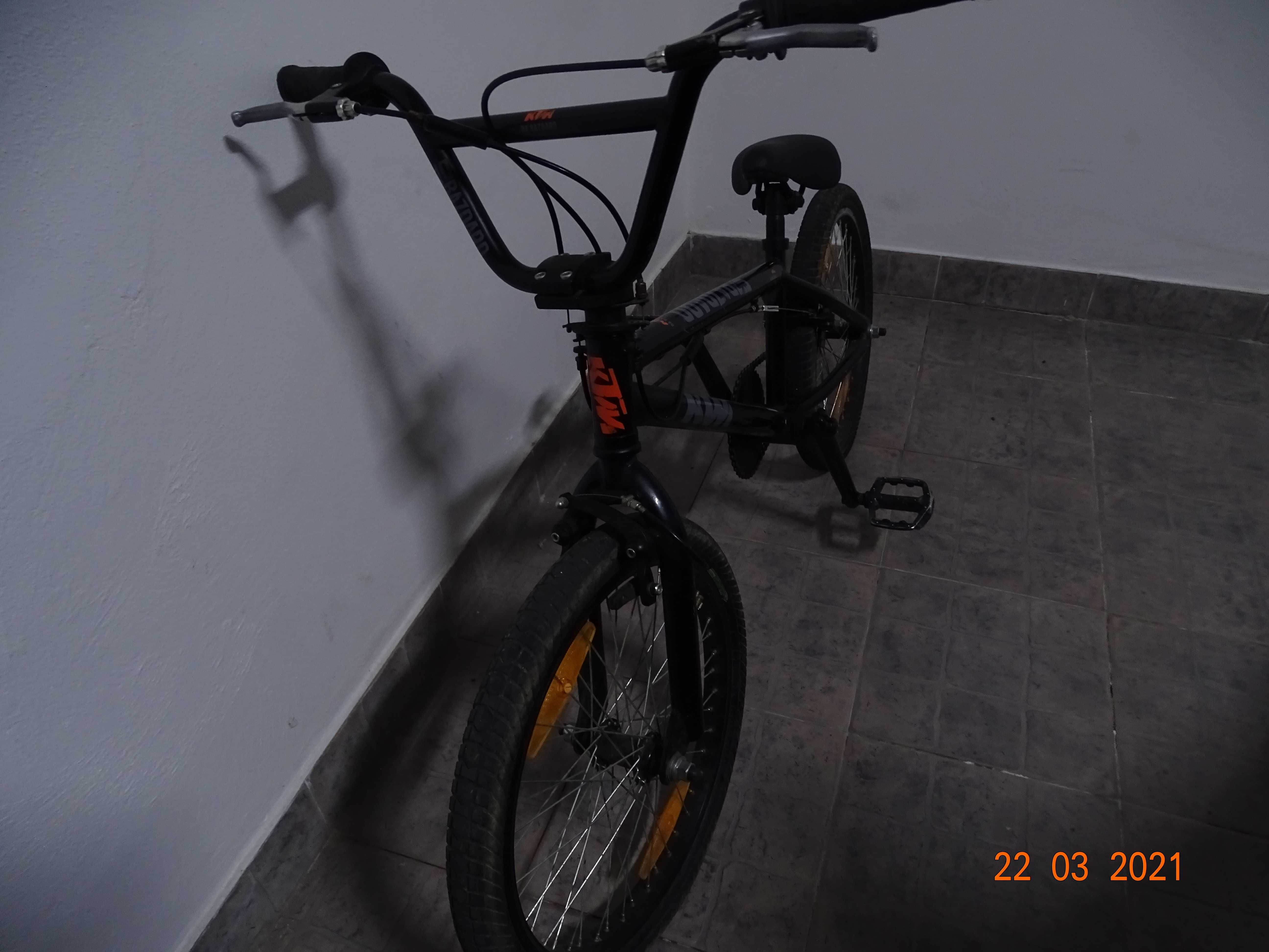 Bicicleta BMX + suportes laterais