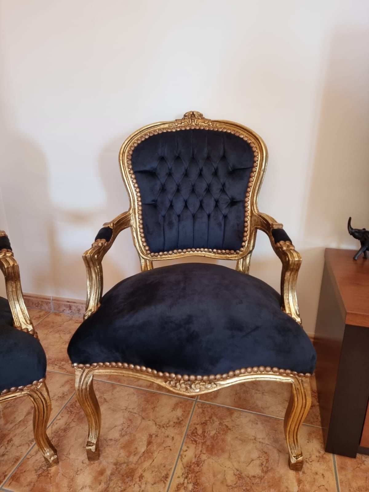 Cadeirões Luís XV Folha Ouro e Veludo Preto