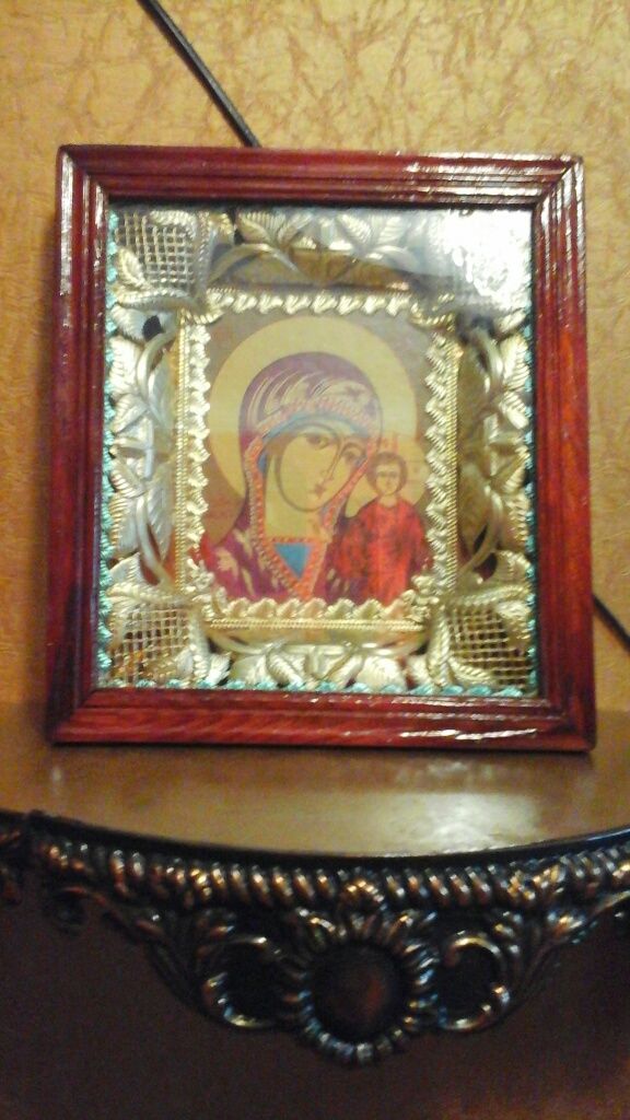 Старовинна ікона Казанської Божої Матері.