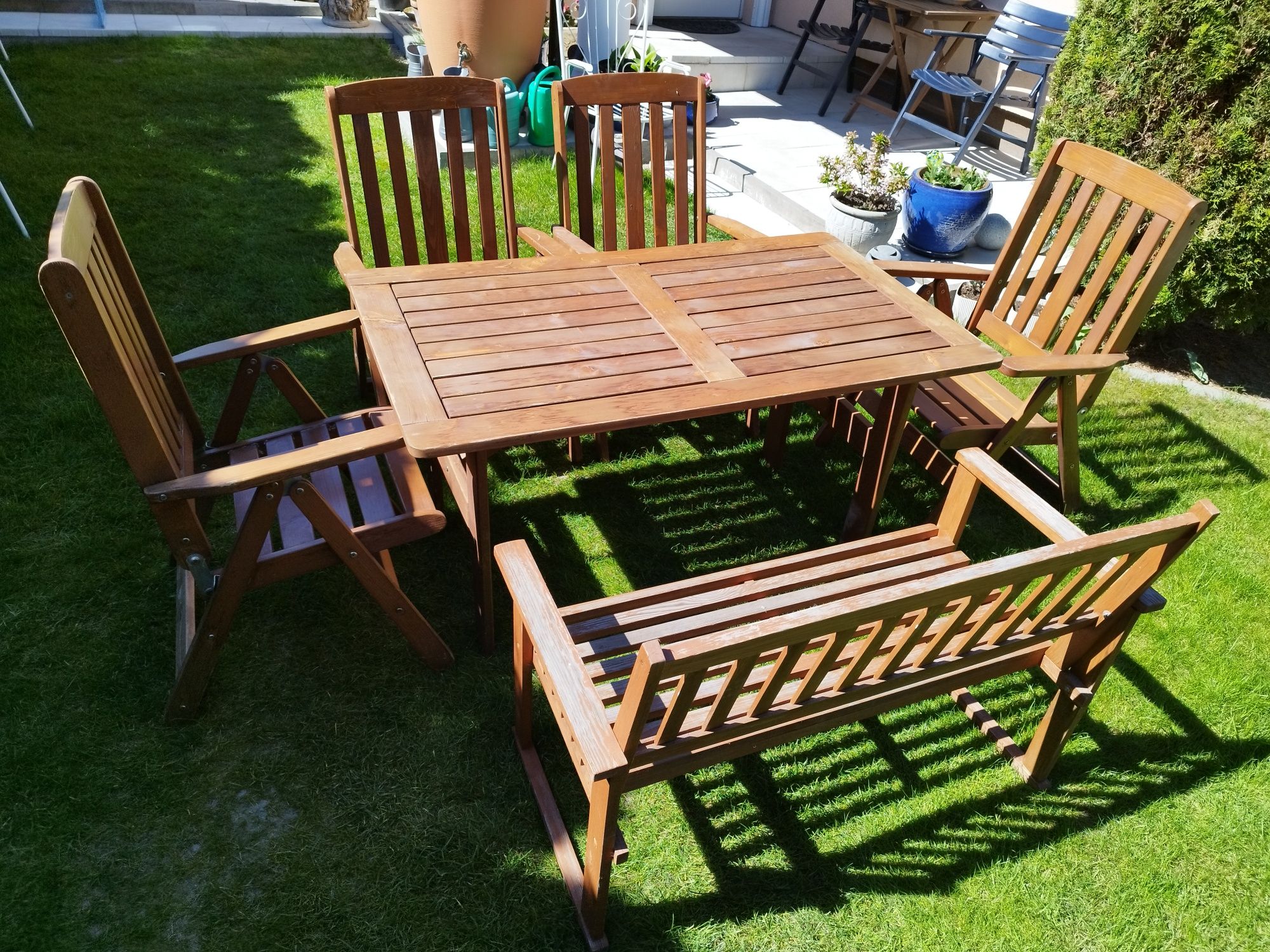 Zestaw stół ogrodowy drewniany, ławka i krzesła drewniane