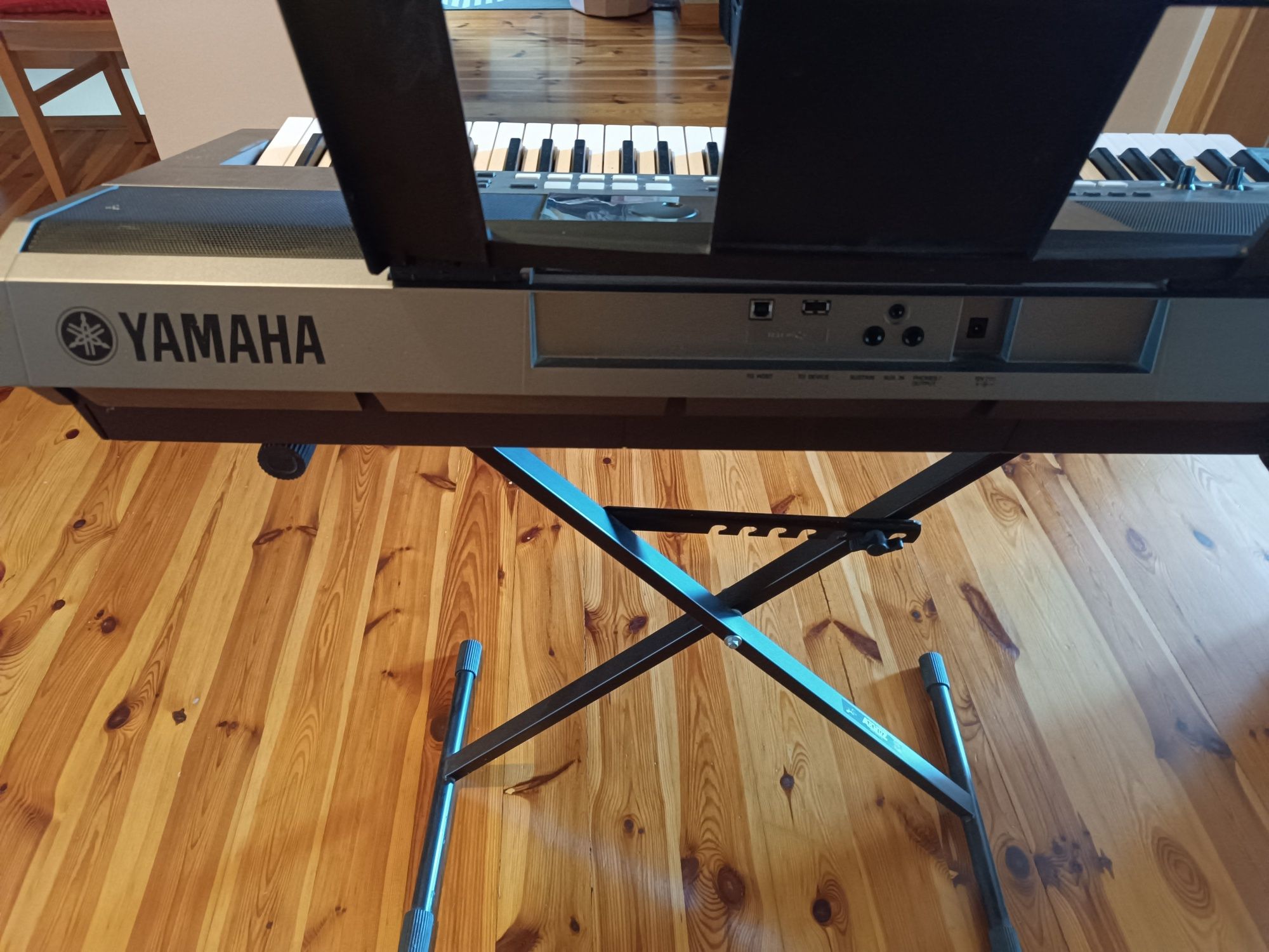 Keyboard Yamaha psr e443