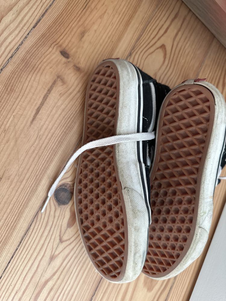 Tenis bota pretos da vans