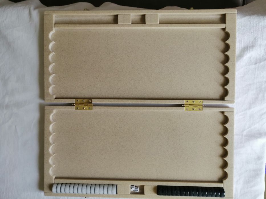 Нарди з акрілового камня.