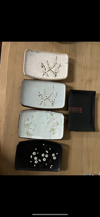 Japońskie naczynia i inne akcesoria do restauracji .