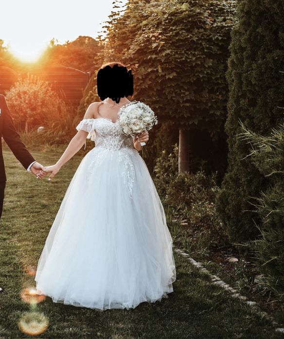 Suknia ślubna księżniczka z welonem katedralnym