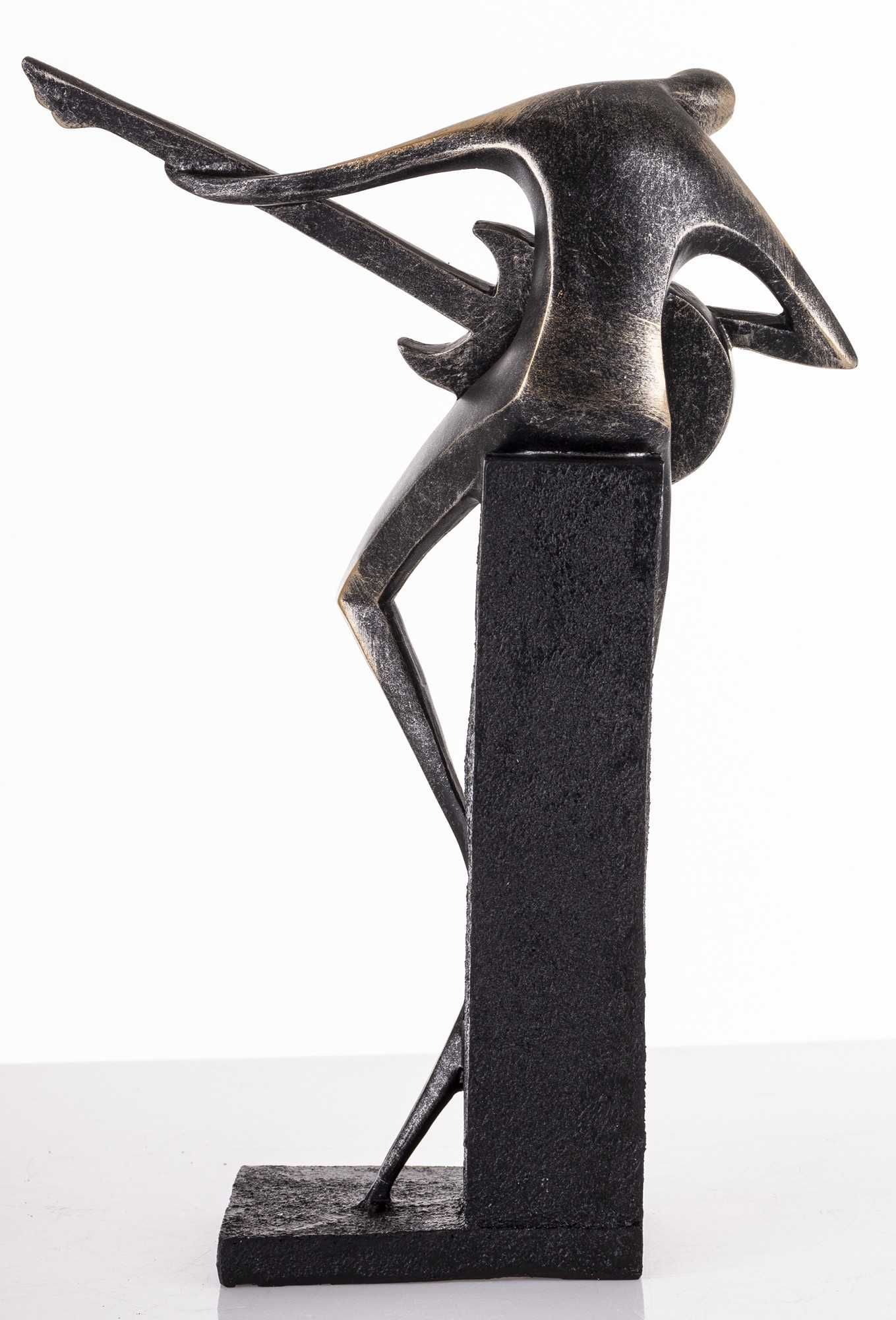 Czarna złota figurka muzyka grającego na gitarze dekoracja 175696