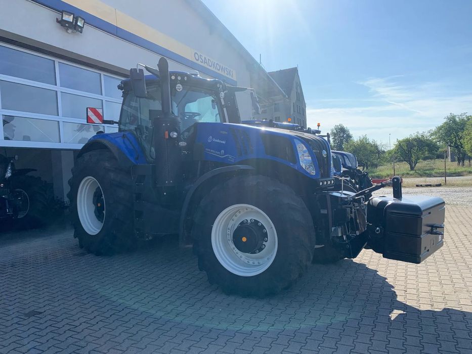 New Holland T8.435 AC  New Holland T8.435 Genesis AutoCommand