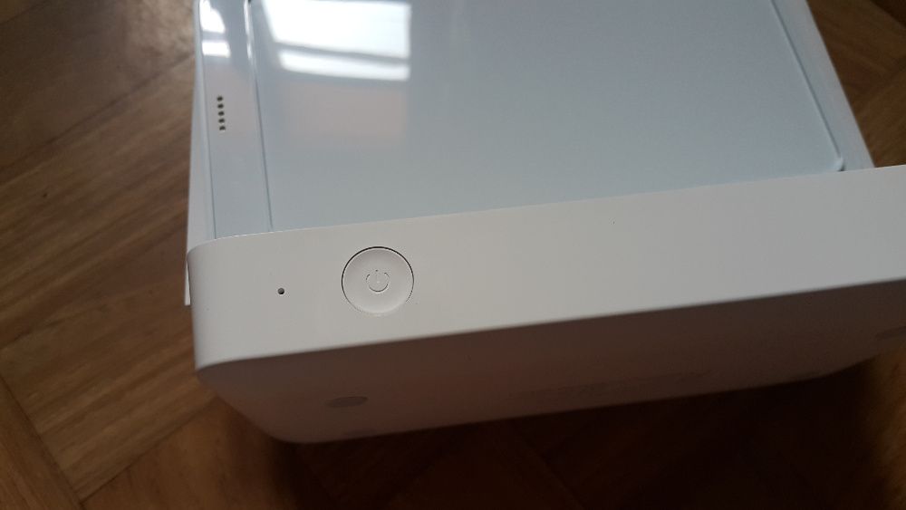 Sterylizator UV smartfonów ładowarka indukcyjna 10W telefon biżuteria