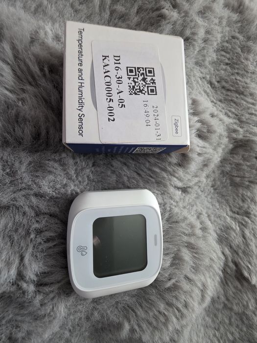 Termometr z czujnikiem wilgotnosci