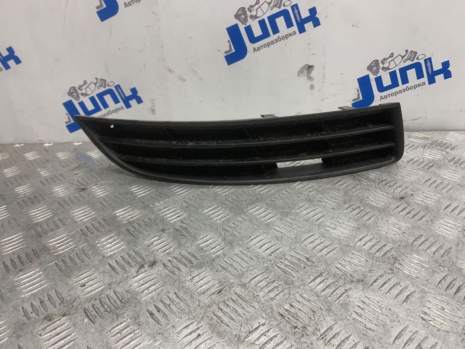 Решетка  бампера правая 3C08536669B9 для Volkswagen Passat B6
