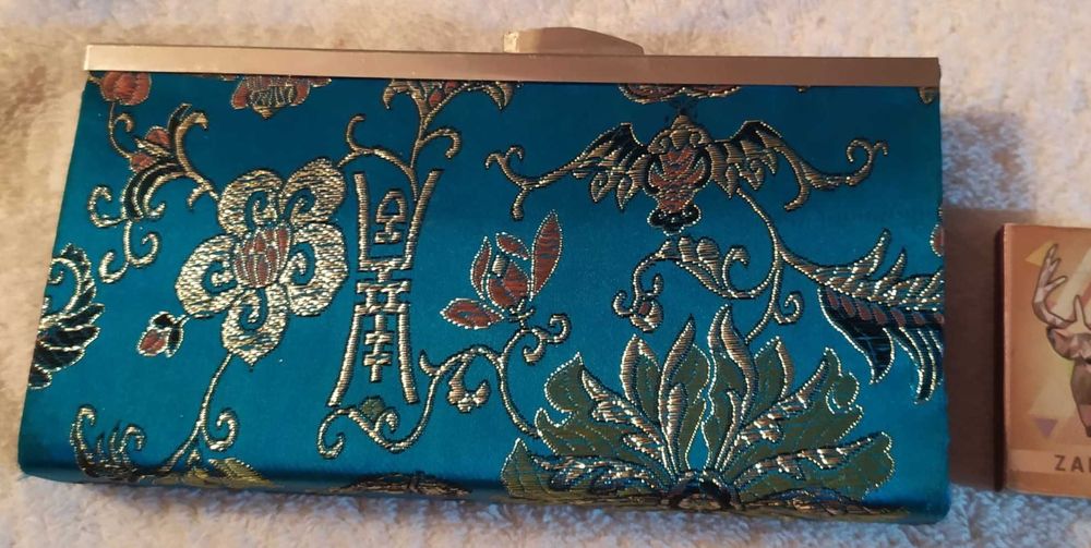 azjatycka kosmetyczka lub mała torebka evening clutch