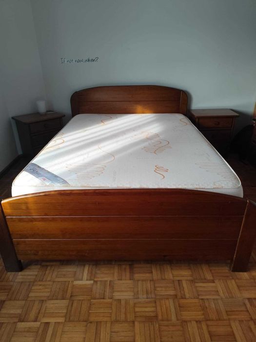 Vendo cama casal completa em madeira